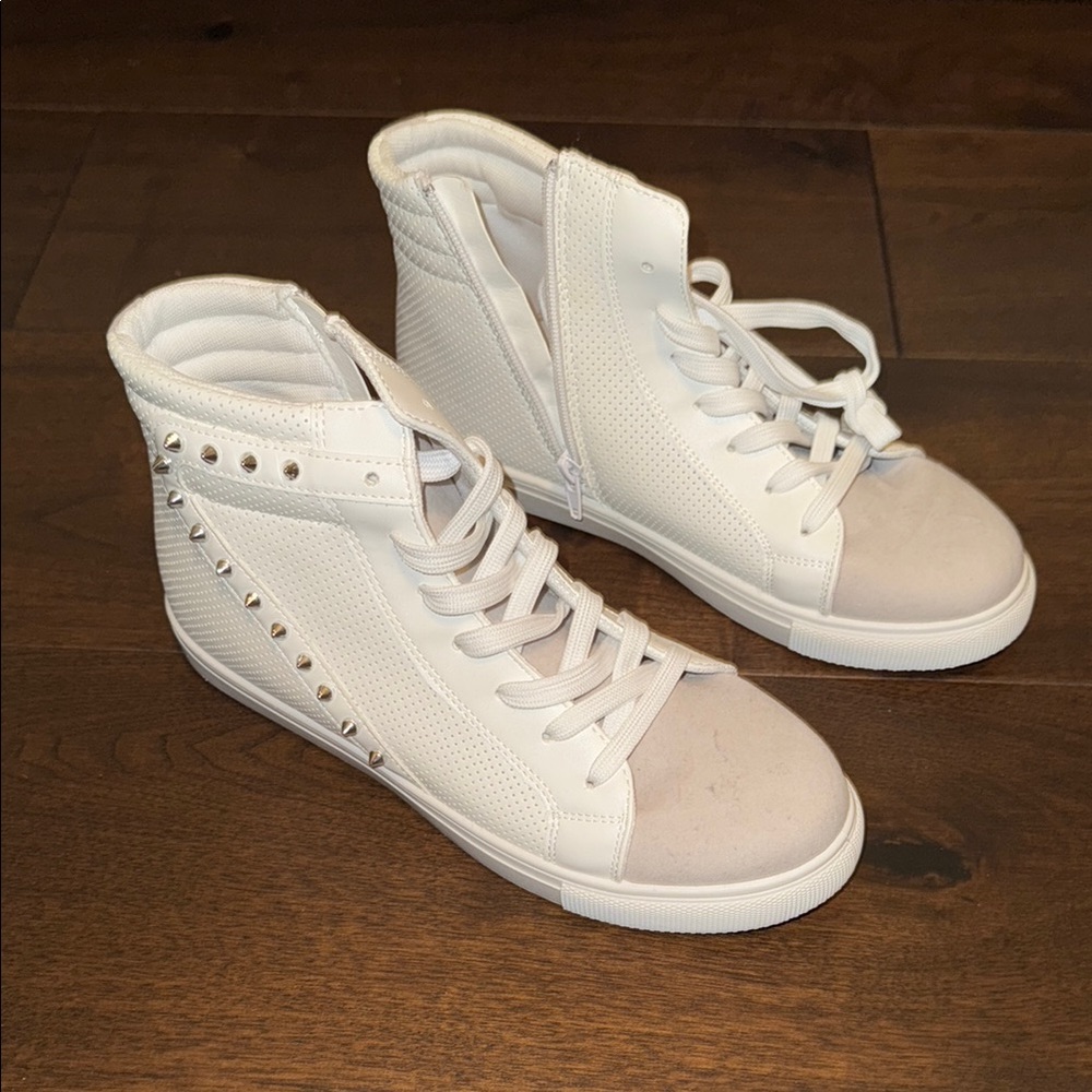 Outwoods White High-Top Sneakers Casual Style